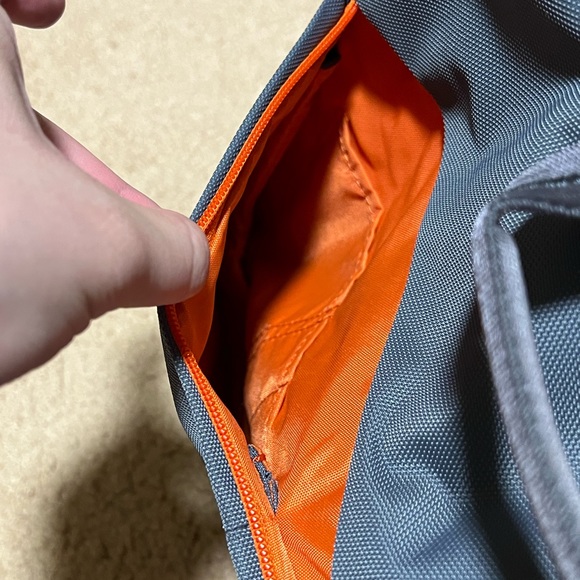 Incase Nylon Sling Sleeve for 15" MacBook Pro (Dark Grey/ Red Orange) - Picture 6 of 6